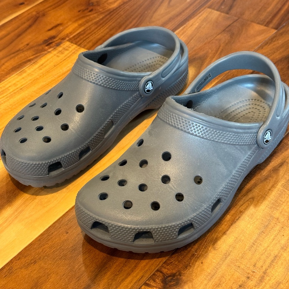 Crocs classic Gray Clogs EUC M8 W10